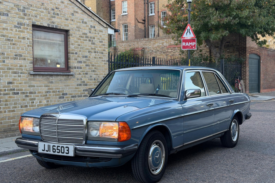 Mercedes-Benz 230 