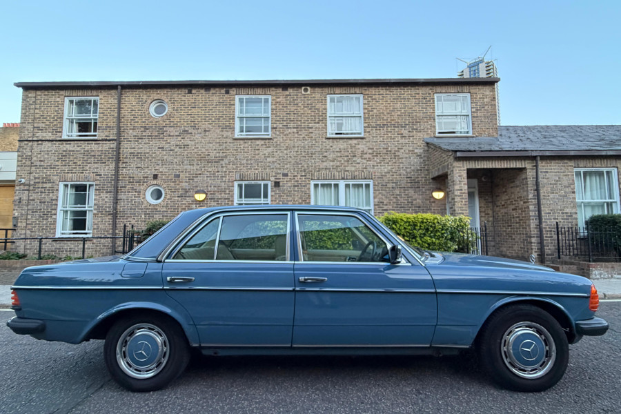 Mercedes-Benz 230 