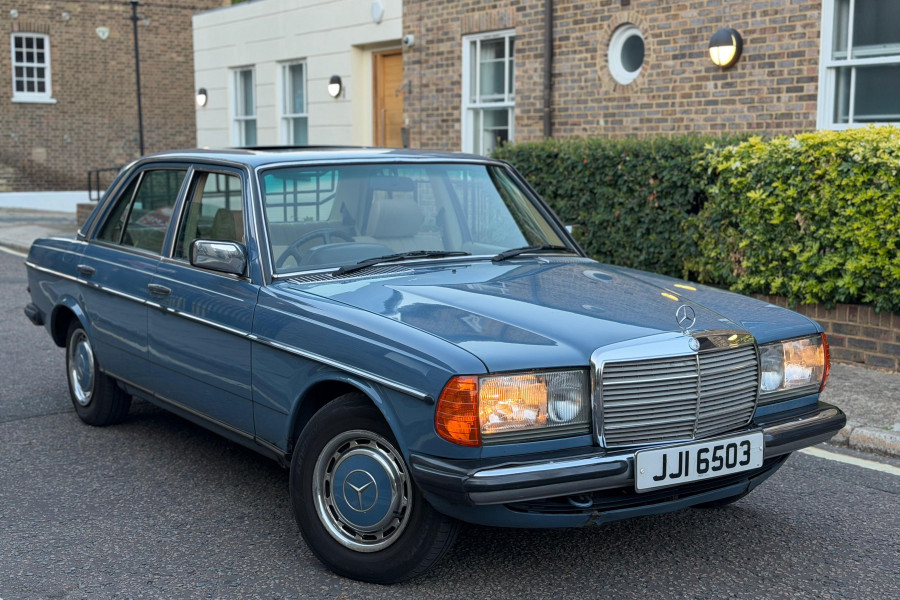 Mercedes-Benz 230 